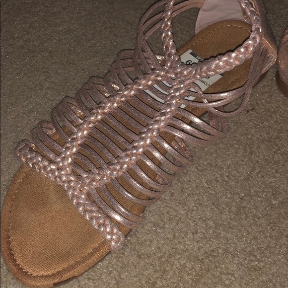 Forever size 10 shiny rose gold strappy sandals - Picture 6 of 8